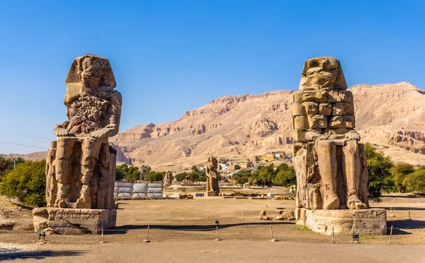 Colossi of Memnon (statues of Pharaoh Amenhotep III) near Luxor — Stock Photo, Image