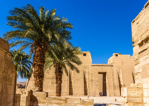 Kilátás a halotti Ramses Iii temploma közelében Luxor, Egyiptom — Stock Fotó