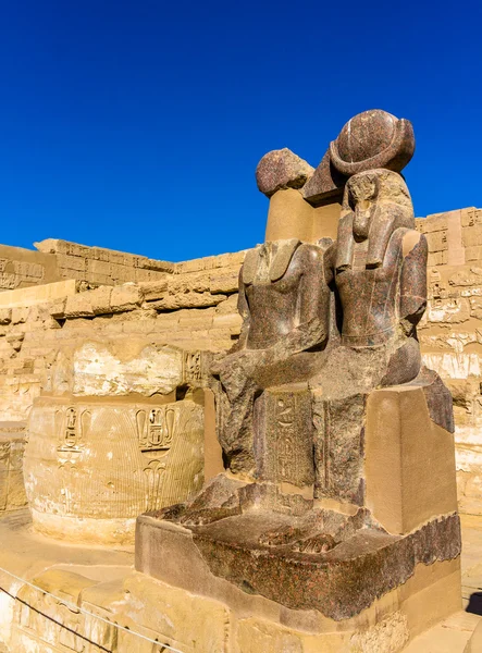 Estatuas de Ramsés III. y Thoth en el templo mortuorio - Egipto — Foto de Stock