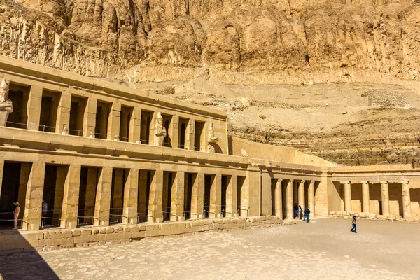 Templo mortuorio de Hatshepsut en Deir el-Bahari - Egipto — Foto de Stock