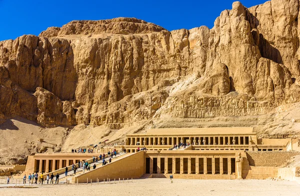 Mortuary temple of Hatshepsut in Deir el-Bahari - Egypt — Stock Photo, Image