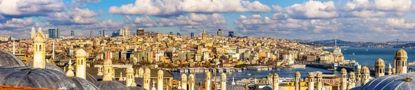 Panorama van Istanbul van de Sueymaniye-moskee - Turkije — Stockfoto