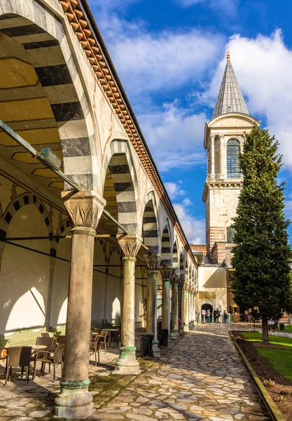 Vista de la Torre de Justicia en el Palacio de Topkapi, Estambul —  Fotos de Stock