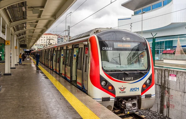 ISTANBUL, TURKEY - JANUARY 6: Hyundai Rotem train at Airilikcesm — Stock Photo, Image