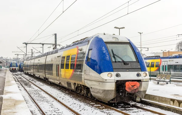 Tren regional en la estación de Saint-Die-des-Vosges - Lorena, Franc —  Fotos de Stock