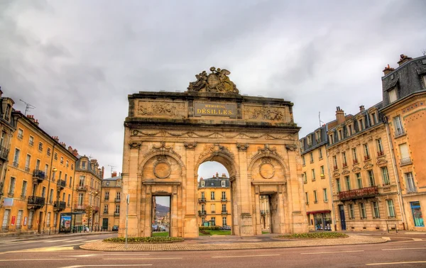 Porte Desilles, een triomfboog in de Franse stad van Nancy — Stockfoto