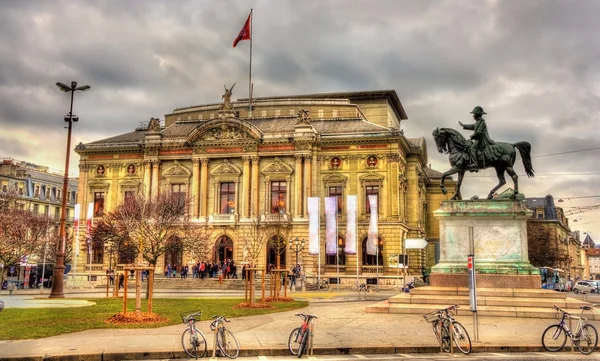 Grand Theatre de Geneve och Henri Dufour Statue - Schweiz — Stockfoto