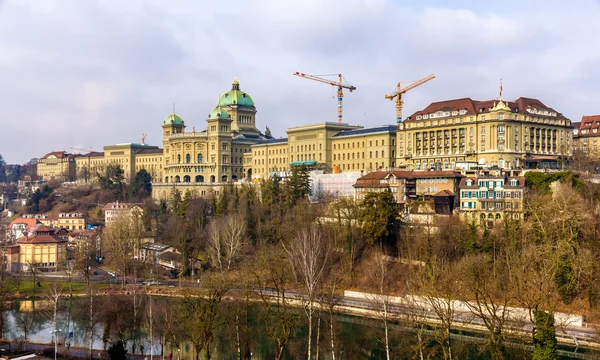 Weergave van de federale Paleis van Zwitserland (Bundeshaus) in Bern — Stockfoto