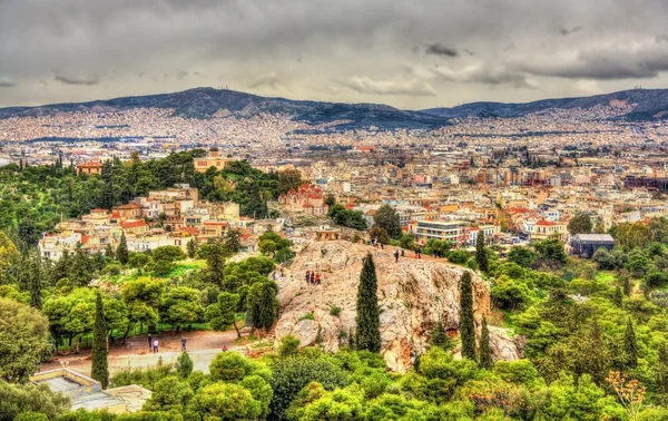 Uitzicht op de heuvel van de nimfen in Athene, Griekenland — Stockfoto