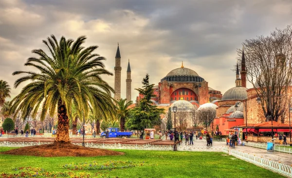 Vista de Santa Sofía (Santa Sabiduría) - Estambul, Turquía — Foto de Stock