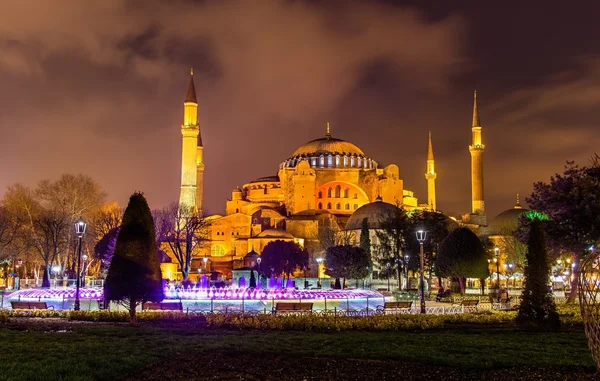 View of Hagia Sophia (Holy Wisdom) - Стамбул, Турция — стоковое фото