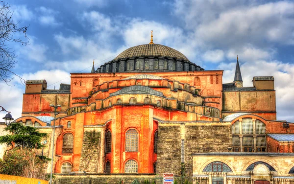 Fasad av Hagia Sofia (heliga visheten) - Istanbul, Turkiet — Stockfoto