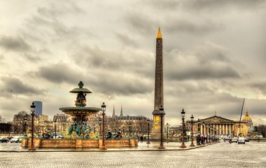 Place de la Concorde Paris Luxor Dikilitaş ve çeşmeler-