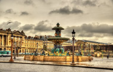Fontaine des Fleuves tarihinde Paris'te Place de la Concorde