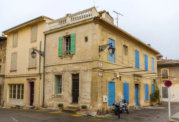 Edificio nel centro di Arles - Francia — Foto Stock