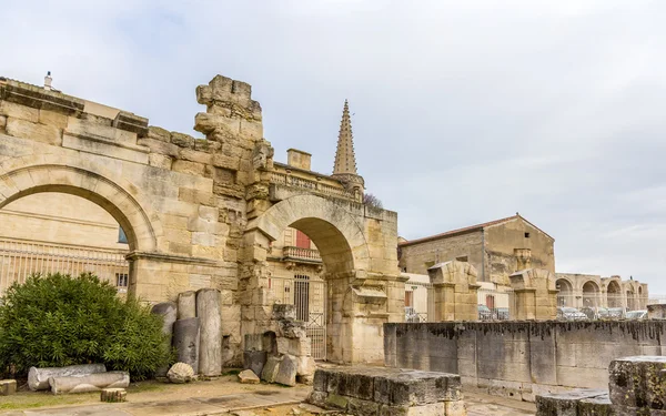 Ruinas del teatro romano en Arles - Patrimonio de la UNESCO en Francia — Foto de Stock