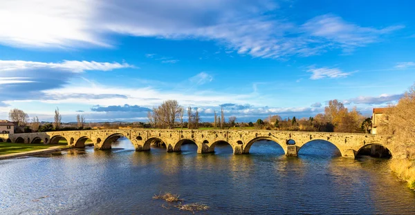 The Pont Vieux, a bridge over the Orb in Beziers, France — Stock Photo, Image