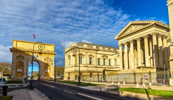 Porte du Peyrou e Palais de Justice em Montpellier - França — Fotografia de Stock