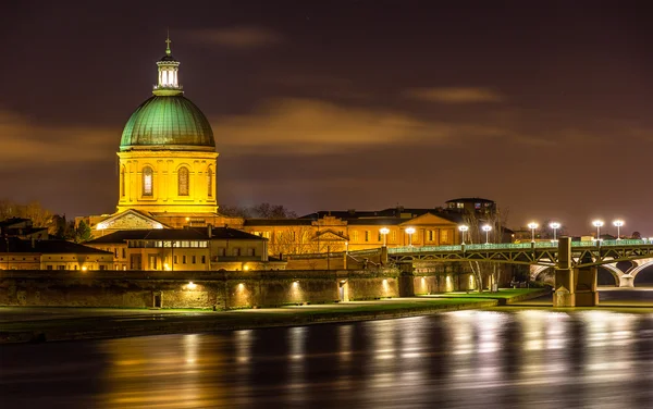 Hospital de La Grave in Toulouse by night — Stock Photo, Image