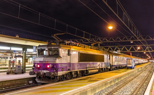 Lyon, Fransa - Ocak 07: Elektrikli lokomotif ile bölgesel bir t — Stok fotoğraf