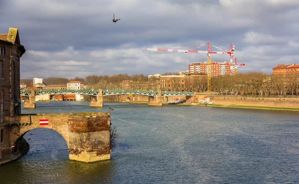 Θέα στον ποταμό Garonne, στην Τουλούζη - Midi-Πυρηναία, Γαλλία — Φωτογραφία Αρχείου