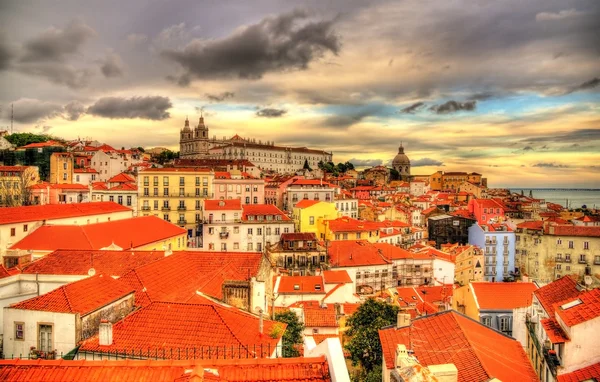 Vista del centro histórico de Lisboa por la noche - Portugal — Foto de Stock