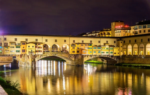 Ponte Vecchio we Florencji w nocy — Zdjęcie stockowe