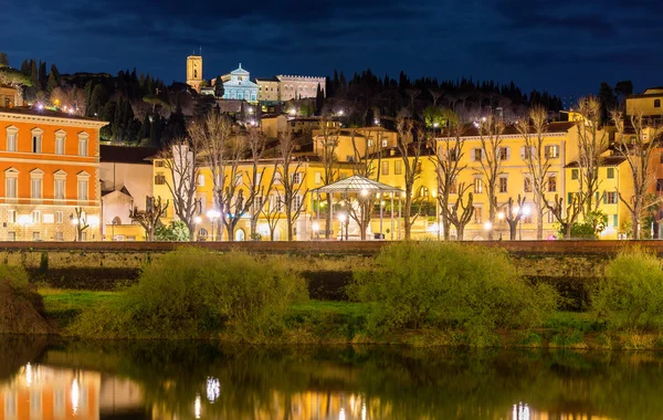 Weergave van San Miniato al Monte basiliek in Florence - Italië — Stockfoto