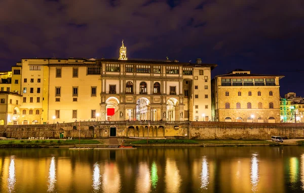 Blick auf den Damm in Florenz - Italien — Stockfoto