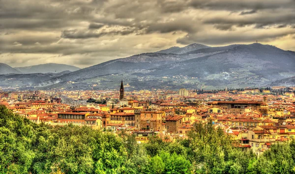 Uitzicht op Florence en Apennijnen in Italië — Stockfoto