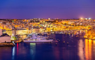 Görünümü bir Marina yakınındaki Valletta - Malta