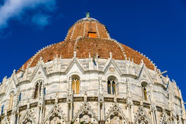 Pisa Baptistry: St John - İtalya detayları