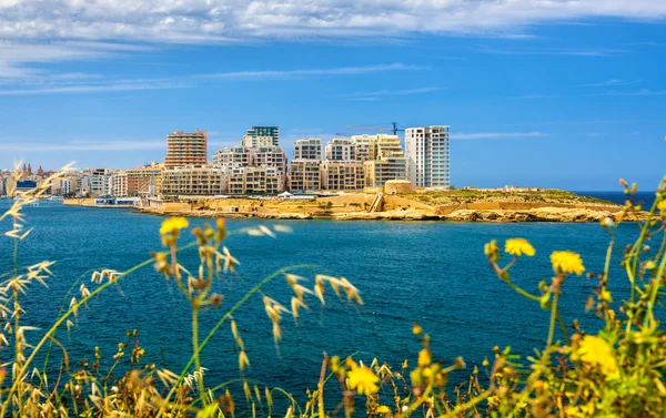 Visa av bostadshus i Sliema - Malta — Stockfoto