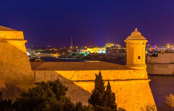 Le fortificazioni di La Valletta di notte - Malta — Foto Stock