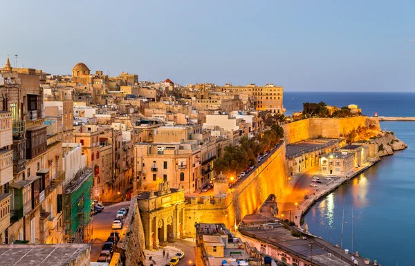 Vista de La Valeta por la noche - Malta — Foto de Stock