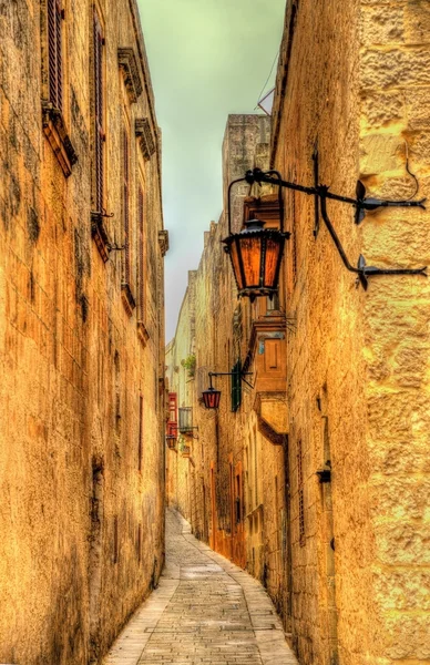 ถนนแคบใน Mdina เมืองหลวงเก่าของมอลตา — ภาพถ่ายสต็อก