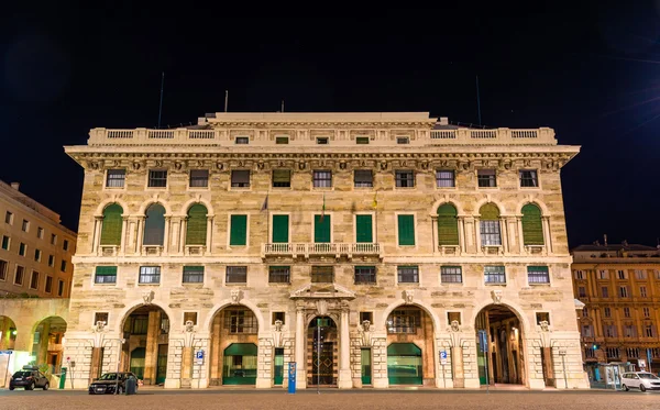 Byggnad på Piazza della Vittoria i Genua - Italien — Stockfoto