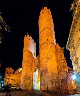 Porta Soprana, Cenova, İtalya'nın eski bir kapı