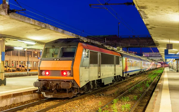 Regionální expresní vlak na nádraží Mulhouse - Francie — Stock fotografie