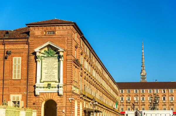 Königliches Zeughaus und königliche Bibliothek in Turin - Italien — Stockfoto