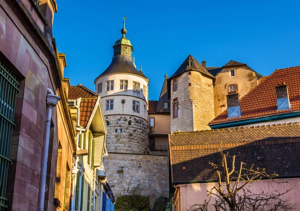 Chateau de montbeliard von einer strasse aus gesehen - frankreich — Stockfoto