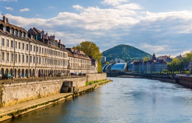 Besancon Doubs Nehri - Fransa görünümünü