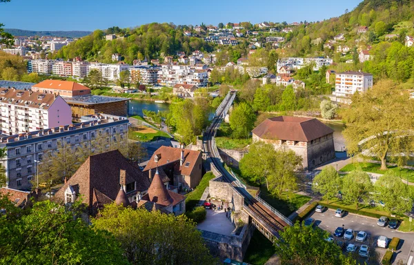 Bahnübergang über den Doubs in Besancon - Frankreich — Stockfoto