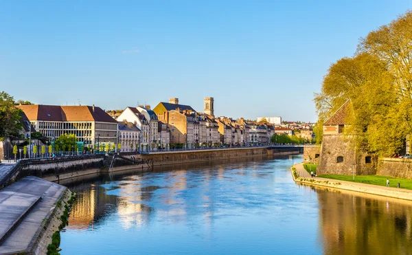 Budynki na wiadukcie w Besancon - Francja — Zdjęcie stockowe