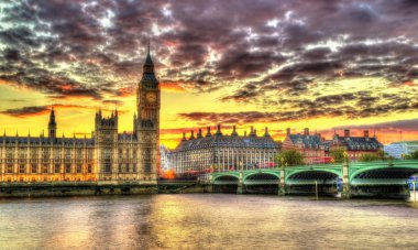 Akşam - İngiltere'de Londra Westminster Sarayı