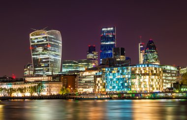Gökdelenler Londra şehir gece - İngiltere