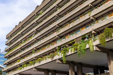 Lakeside teraslar halinde karmaşık Barbican - Londra, İngiltere