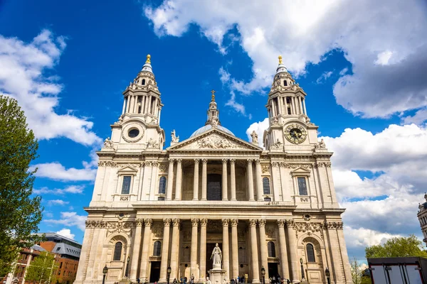 Facade of St Paul's Cathedral in London - England — Stock Photo, Image