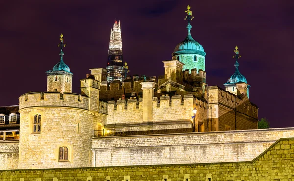 View of the Shard and the Tower of London — Stock Photo, Image