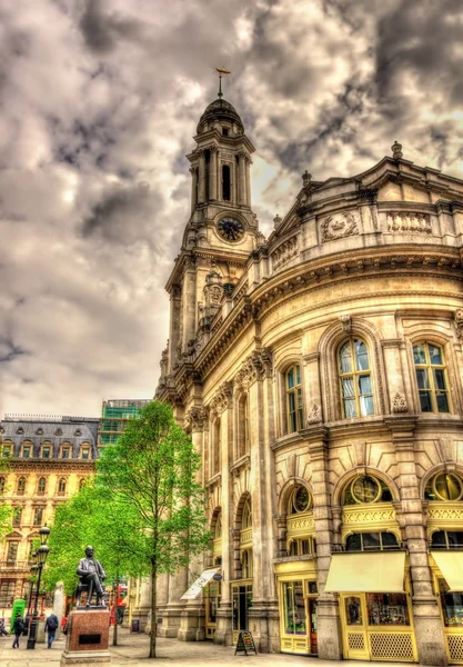 イギリスのロンドンにある歴史的な建物、王立証券取引所 — ストック写真